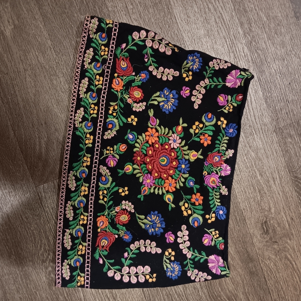 Zara Black Floral Embroidered Mini Skirt - Picture 2 of 4
